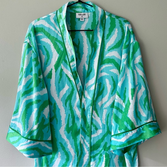 DVF diane von furstenburg long satin wrap robe green/blue zebra - Picture 1 of 8